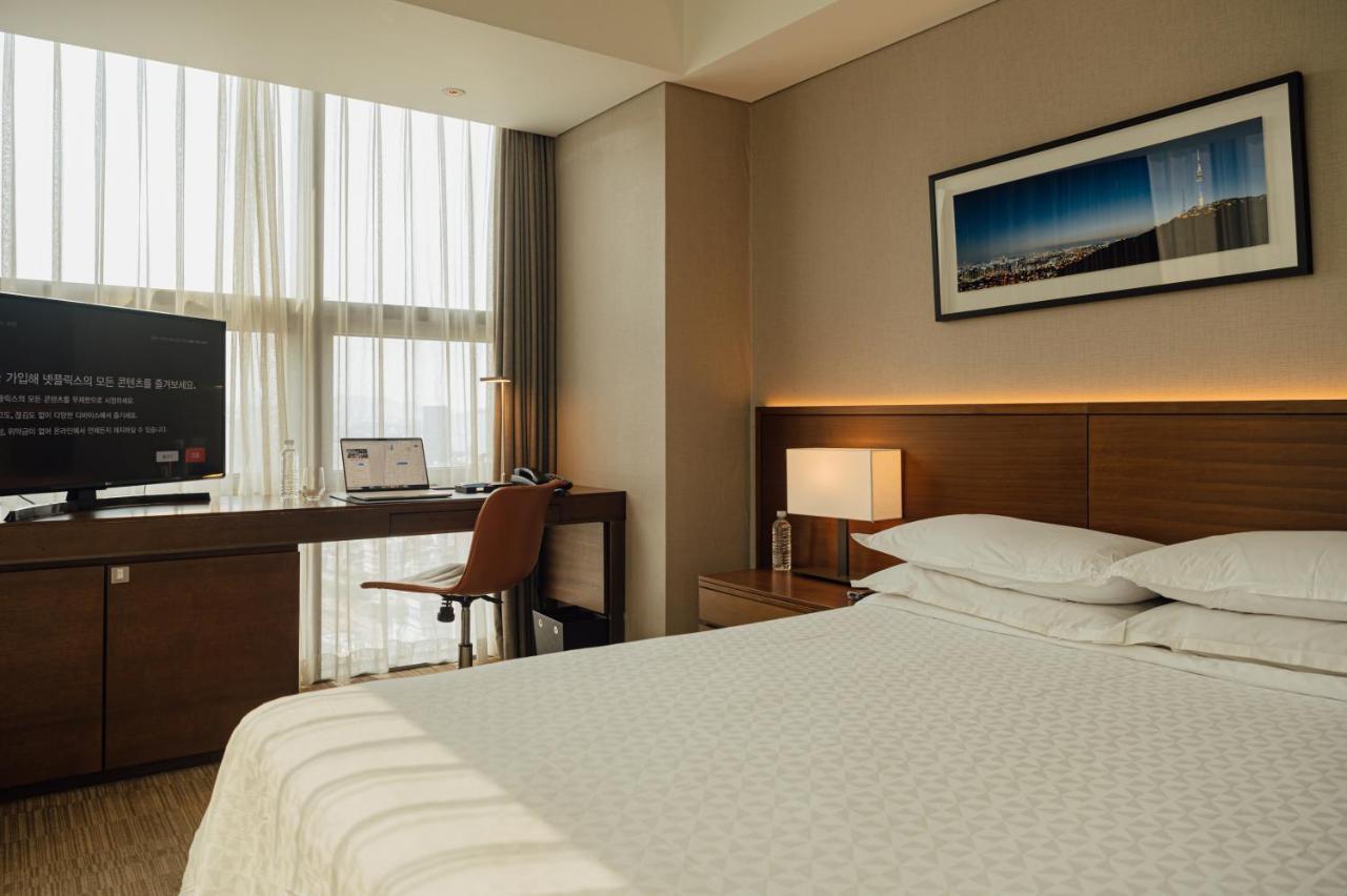 Four Points By Sheraton Josun, Station